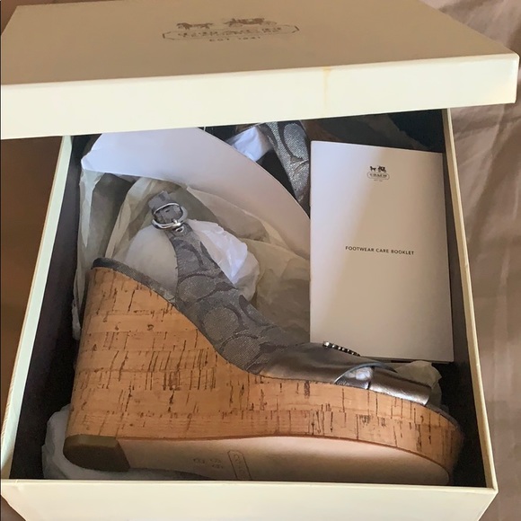 COACH summer wedges - Picture 4 of 5